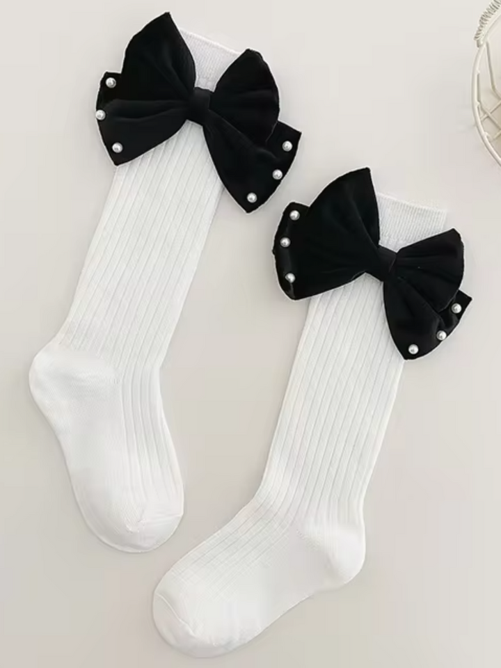 Elegante Prinzessinnensocken mit Perlen und großer Schleife