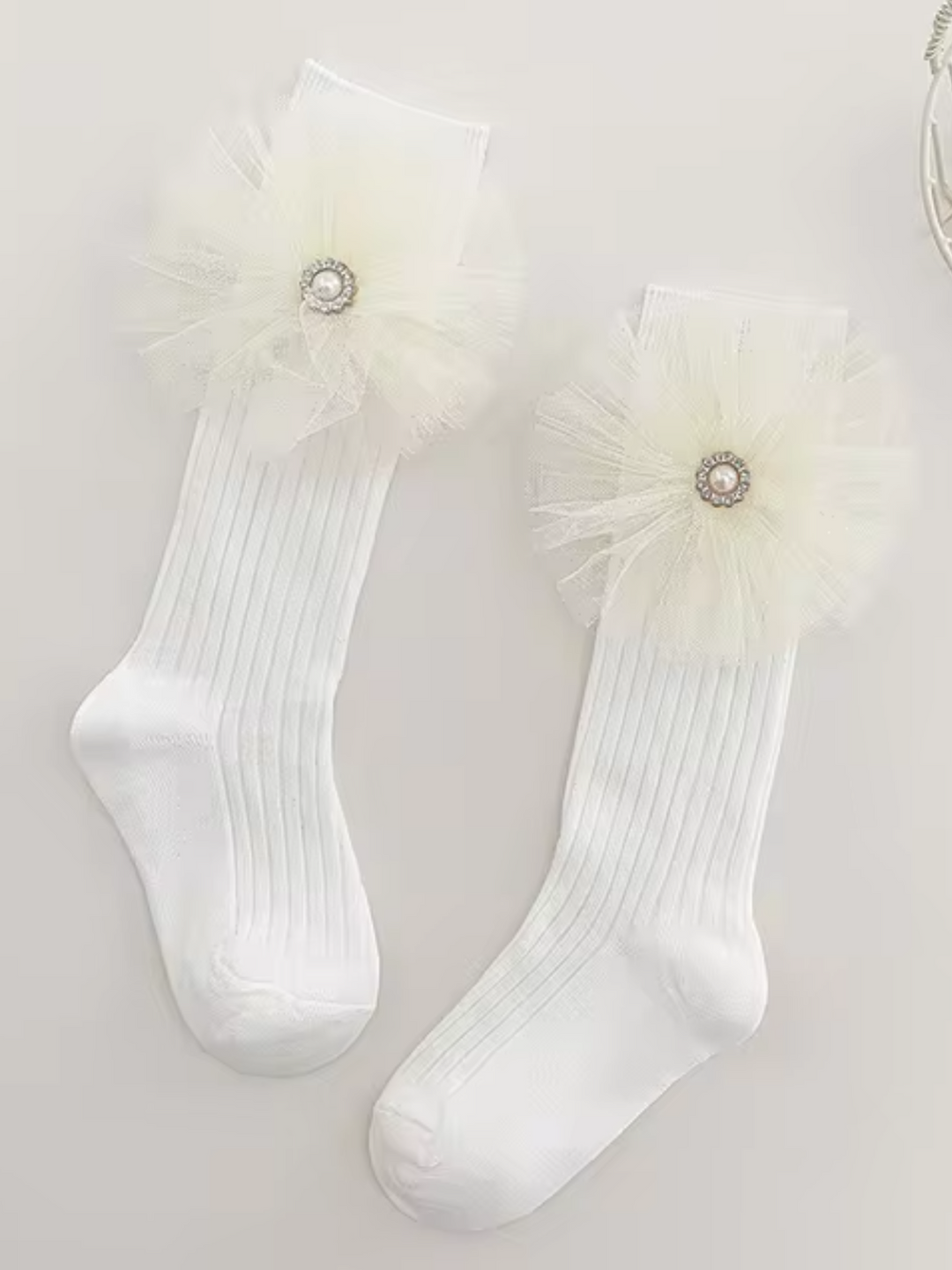 Elegante Prinzessinnensocken mit Perlen und großer Schleife