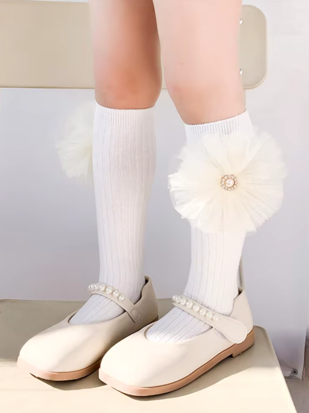 Elegante Prinzessinnensocken mit Perlen und großer Schleife