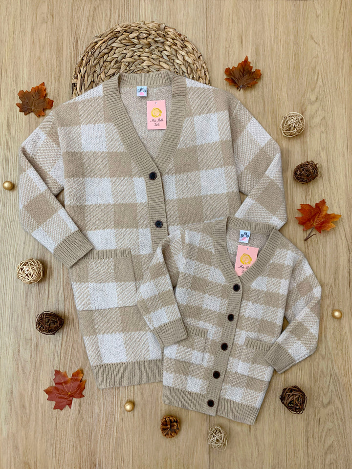 Beige-weiß karierte Oversize-Strickjacke „Mommy and Me“