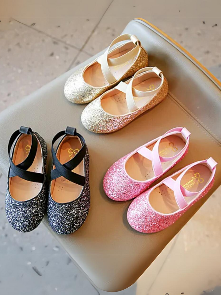 Glitzernde Mary-Jane-Ballerinas mit Prinzessinnen-Motiv von Liv und Mia