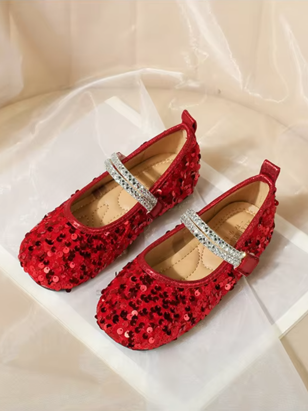 Glitzernde flache Schuhe mit Pailletten