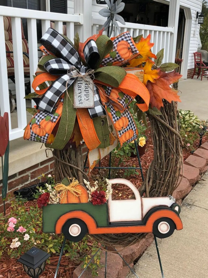 Thanksgiving und Herbst Bauernhaus Kürbiswagen Kranz Dekor