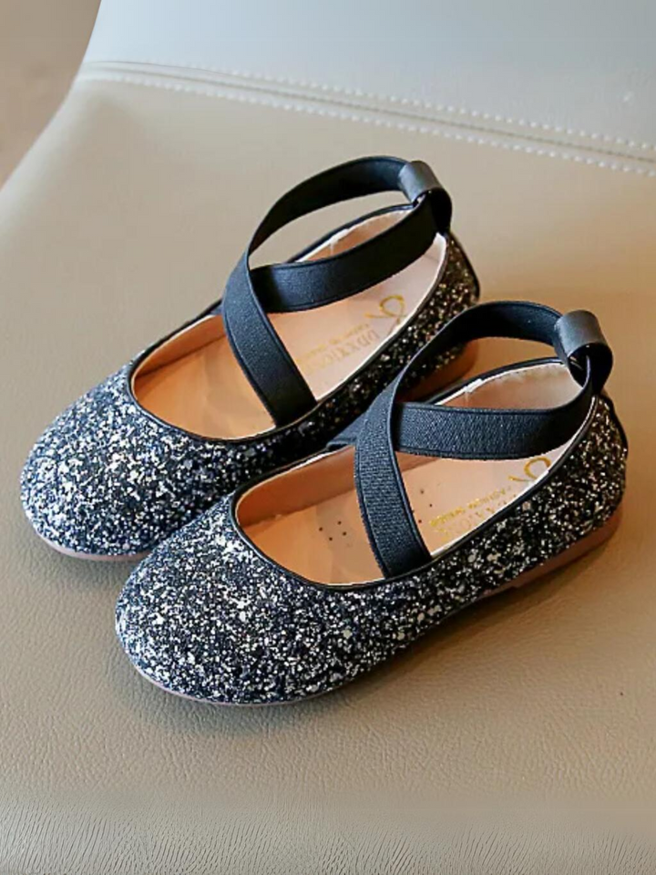 Glitzernde Mary-Jane-Ballerinas mit Prinzessinnen-Motiv von Liv und Mia