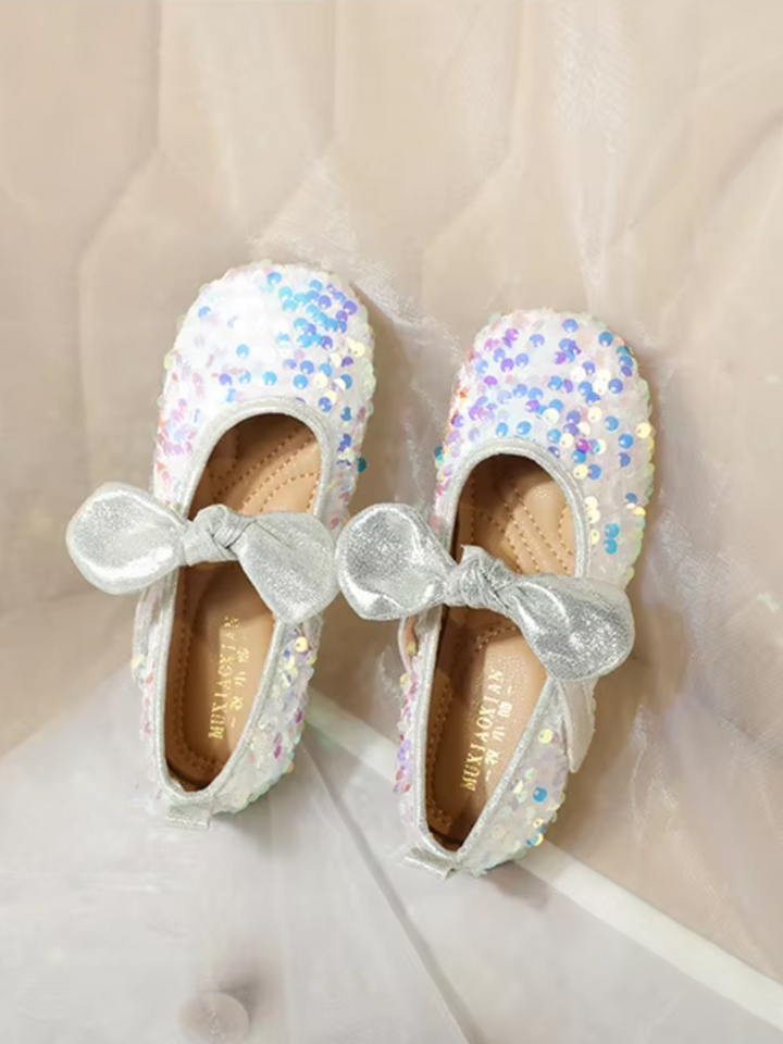 Glitzernde flache Schuhe mit Pailletten