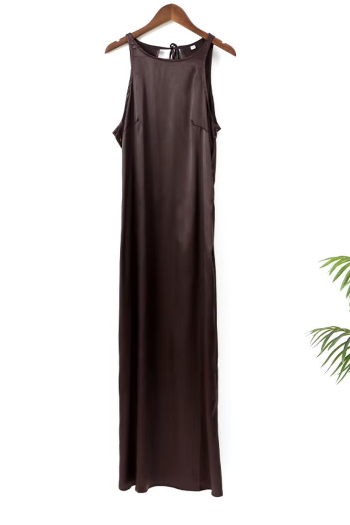 Womans Chic Sleeveless Satin  with Round Neck Maxi Dress