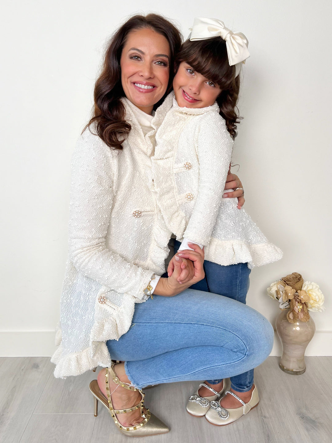 Mommy and Me Classy Duo – Elfenbeinfarbener Blazer mit Rüschen-Cardigan