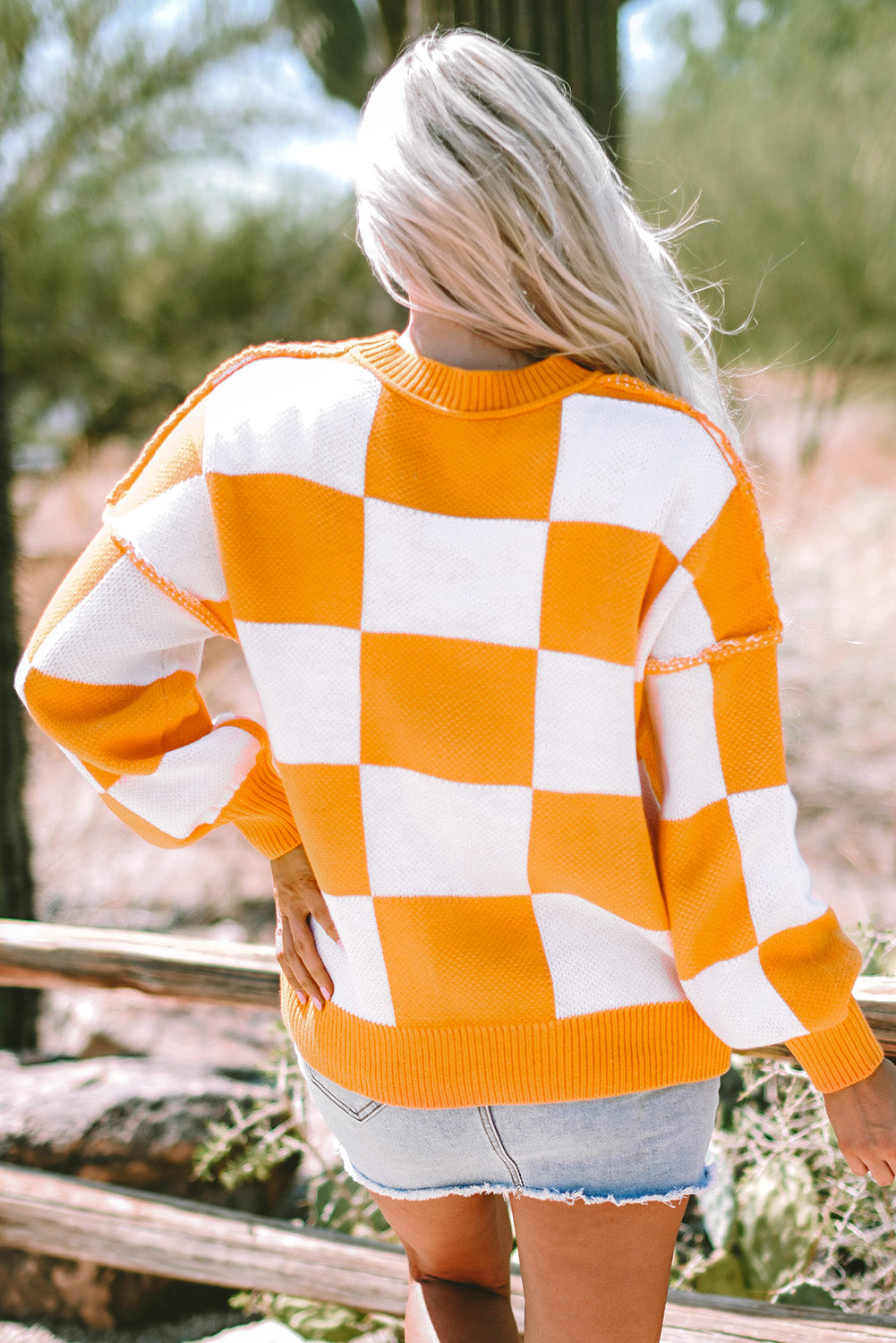 Orange karierter Pullover mit Bischofsärmeln