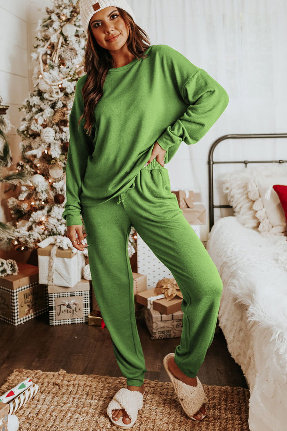 Womens  Green Long Sleeve Pullover and Jogger Pants Lounge Set