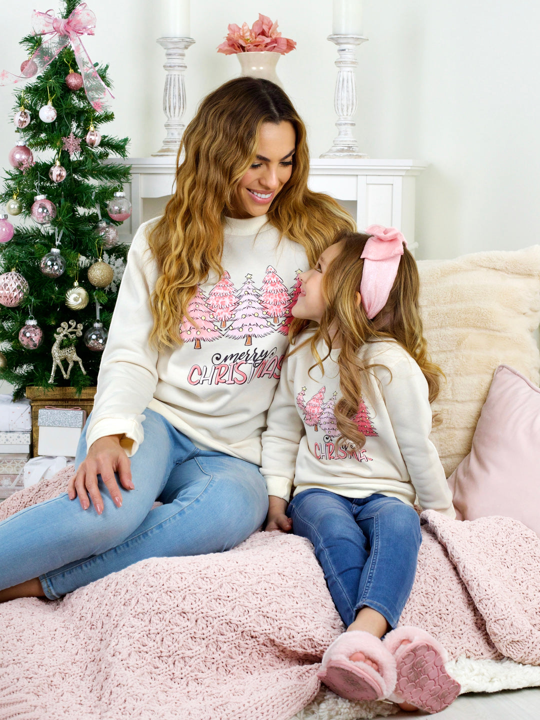 Mama und ich – Sweatshirt mit Rundhalsausschnitt und Weihnachtsbäumen in Rosa