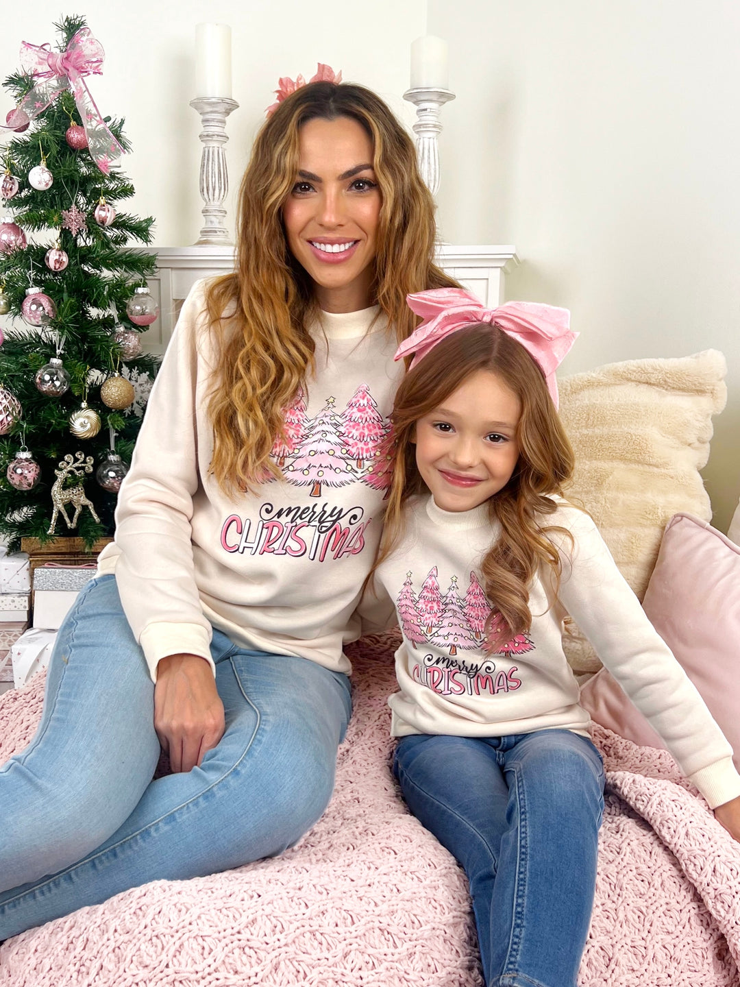 Mama und ich – Sweatshirt mit Rundhalsausschnitt und Weihnachtsbäumen in Rosa