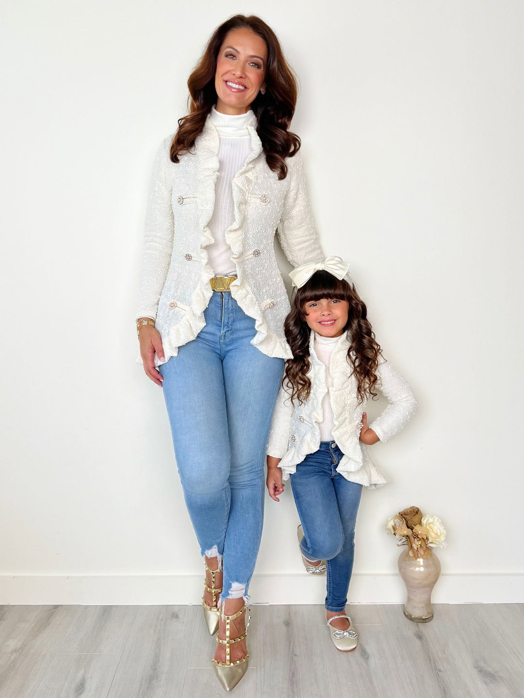 Mommy and Me Classy Duo – Elfenbeinfarbener Blazer mit Rüschen-Cardigan