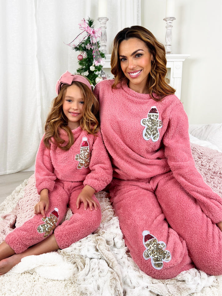 Weihnachts-Loungeset „Gingerbread Delight“ von „Mommy and Me“