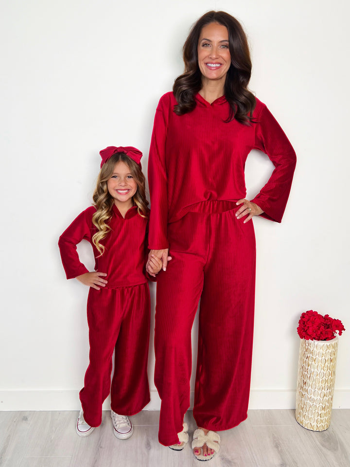 Mommy and Me – Cozy Luxe – Hosenset aus rotem Samt mit Kapuze