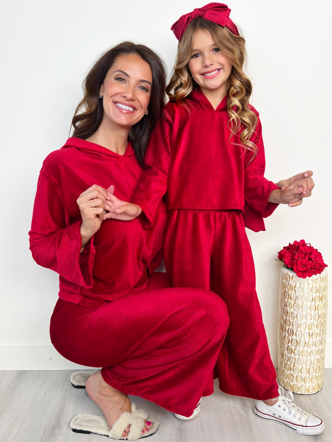 Mommy and Me – Cozy Luxe – Hosenset aus rotem Samt mit Kapuze