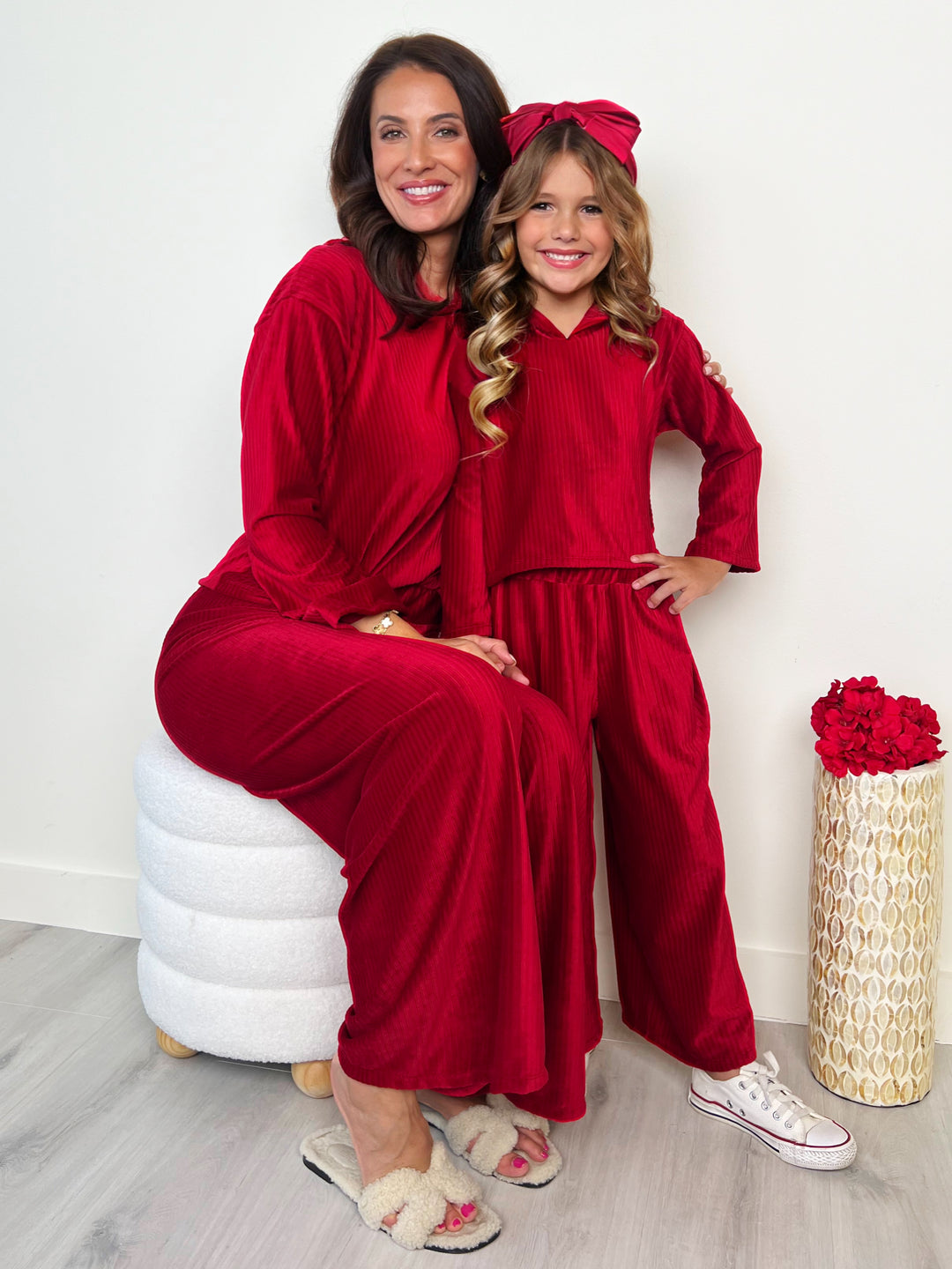 Mommy and Me – Cozy Luxe – Hosenset aus rotem Samt mit Kapuze