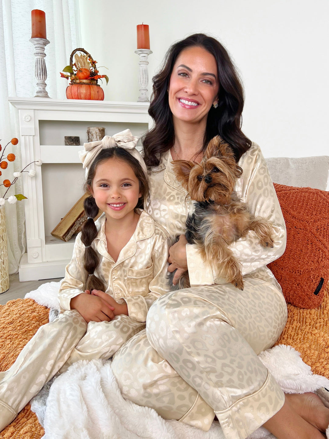 Cremefarbenes Pyjama-Set aus Seide mit Leopardenmuster für „Mom and Me“