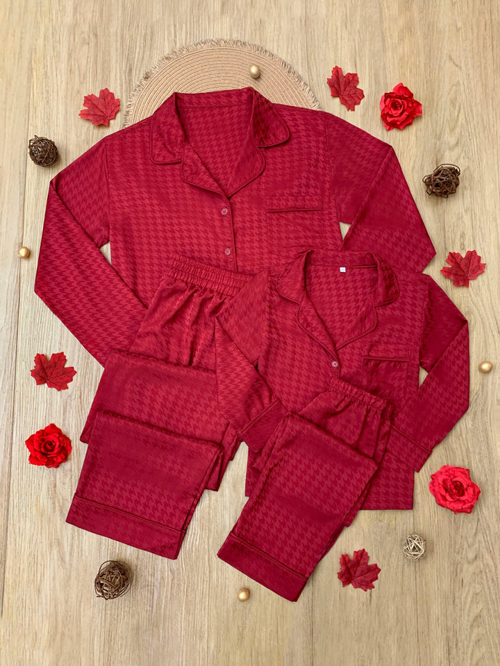 „Mommy and Me“ Pyjama-Set aus roter Seide mit Hahnentrittmuster