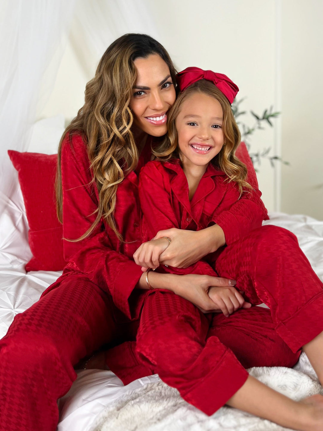 „Mommy and Me“ Pyjama-Set aus roter Seide mit Hahnentrittmuster