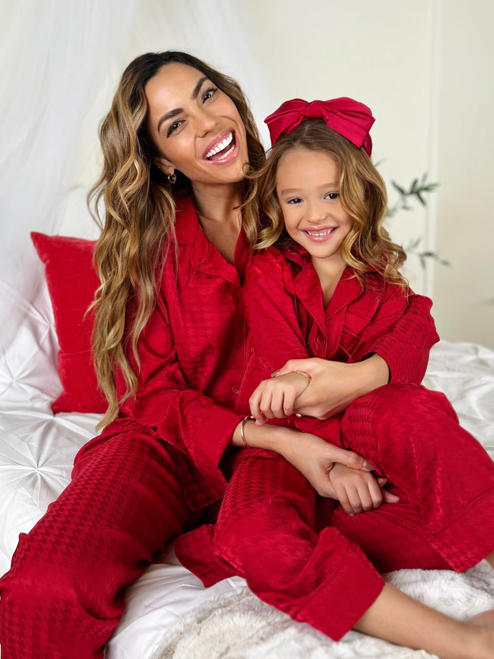 „Mommy and Me“ Pyjama-Set aus roter Seide mit Hahnentrittmuster