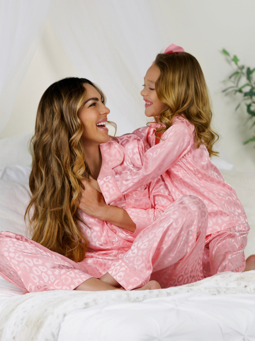 „Mom and Me“ Pyjama-Set aus Seide mit rosa Leopardenmuster