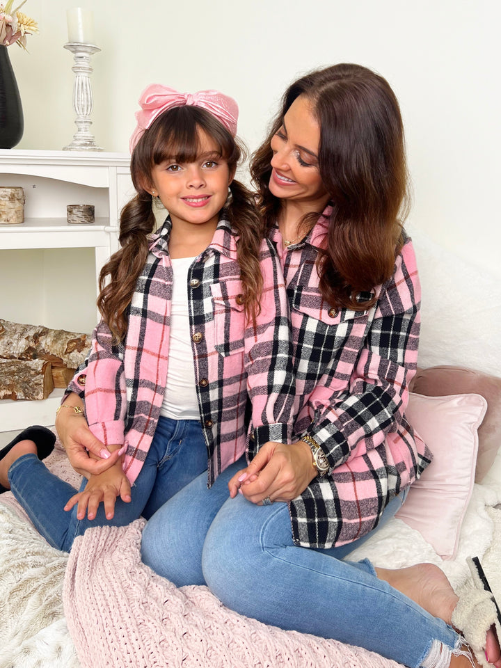 „Mommy and Me“ Flanell-Hemdjacke in Rosa und Schwarz mit Karomuster