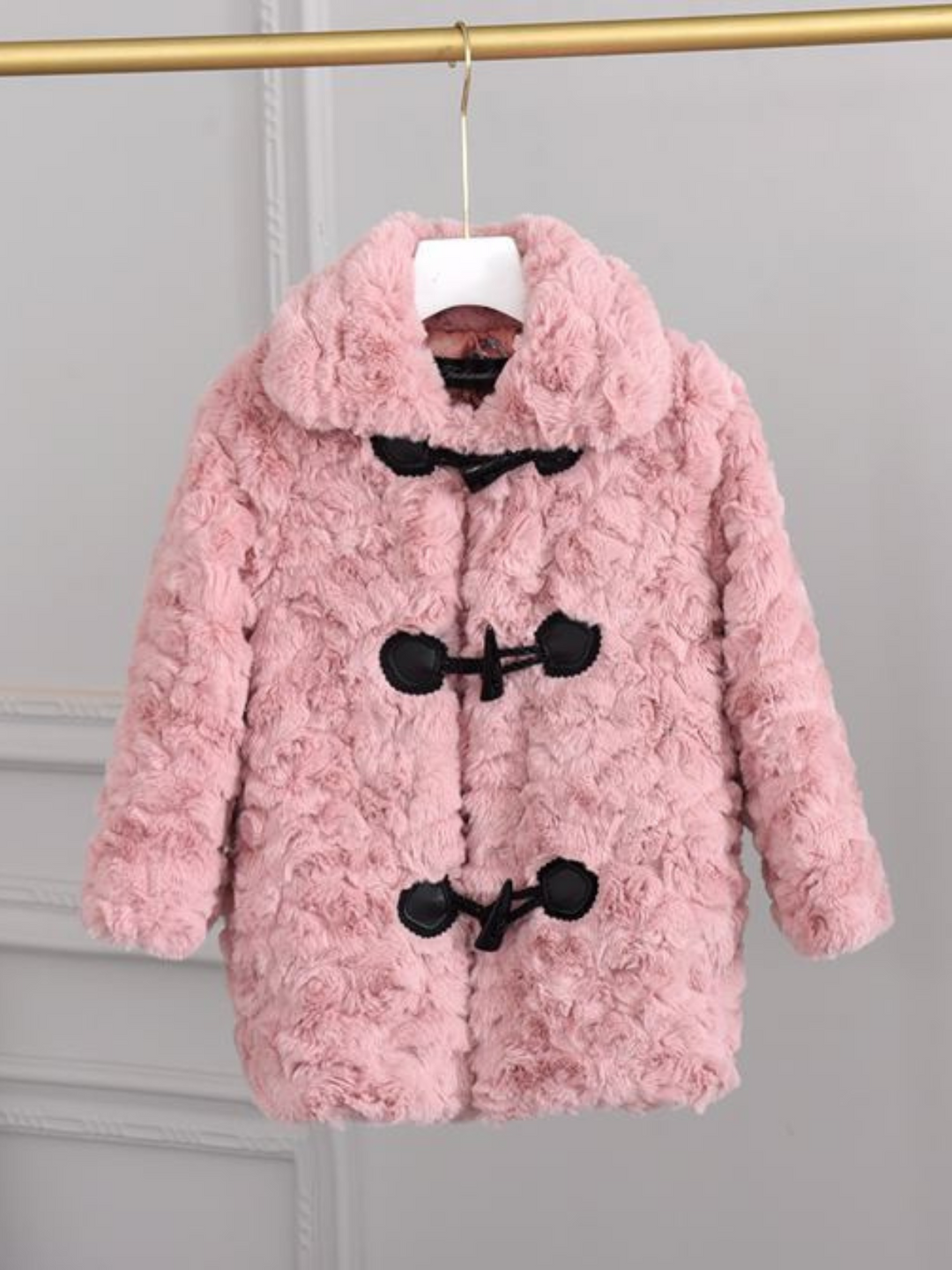 Flauschige und fabelhafte Winterjacke aus Kunstpelz