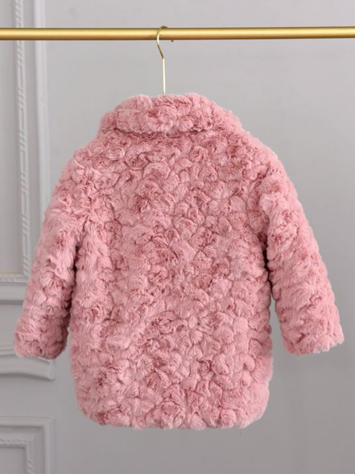 Flauschige und fabelhafte Winterjacke aus Kunstpelz