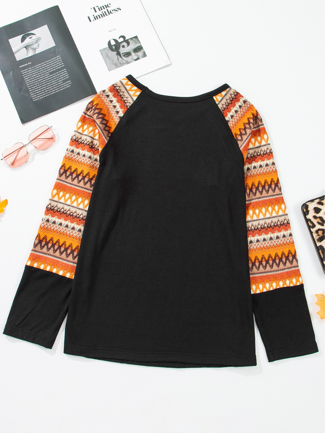 Oranges Raglan-Langarm-T-Shirt mit geometrischem Print und Patchwork