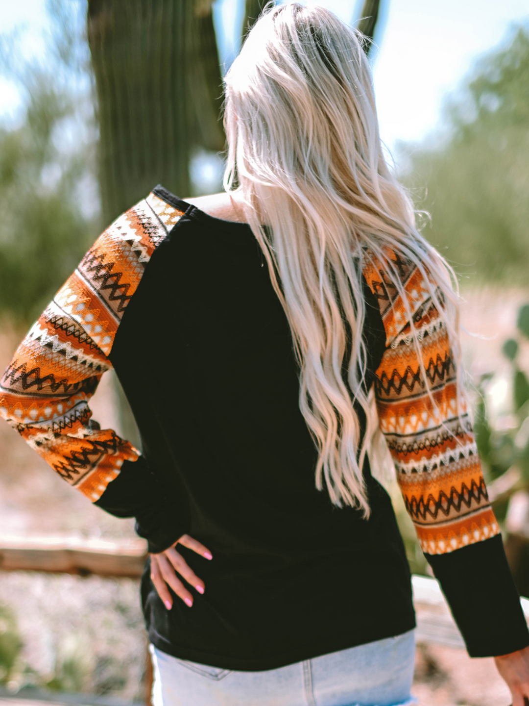 Oranges Raglan-Langarm-T-Shirt mit geometrischem Print und Patchwork