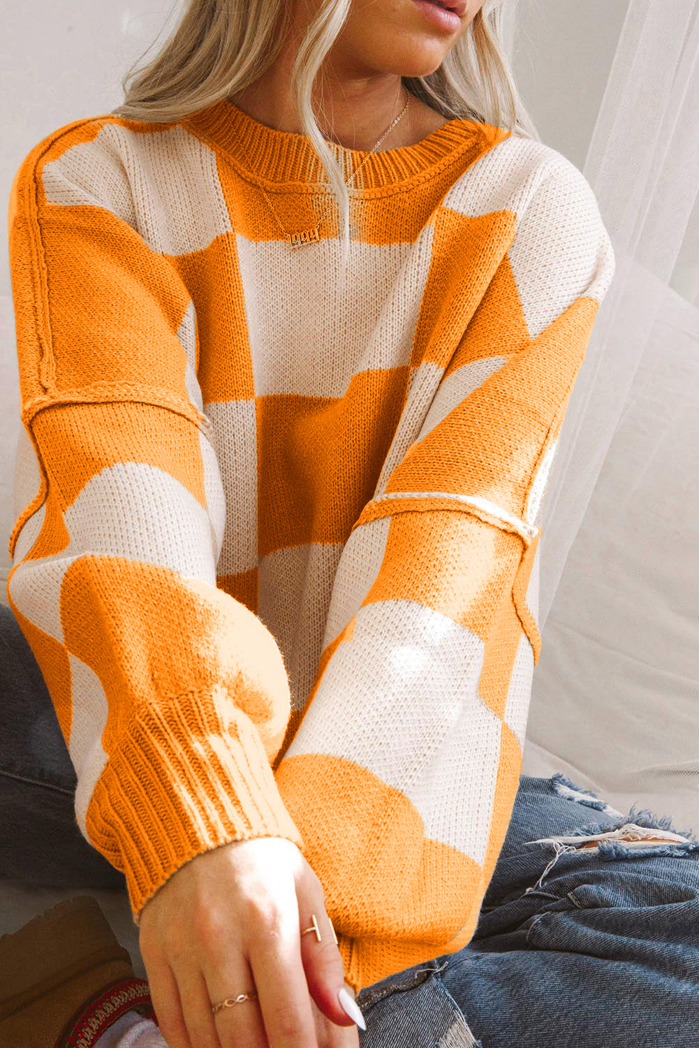 Orange karierter Pullover mit Bischofsärmeln