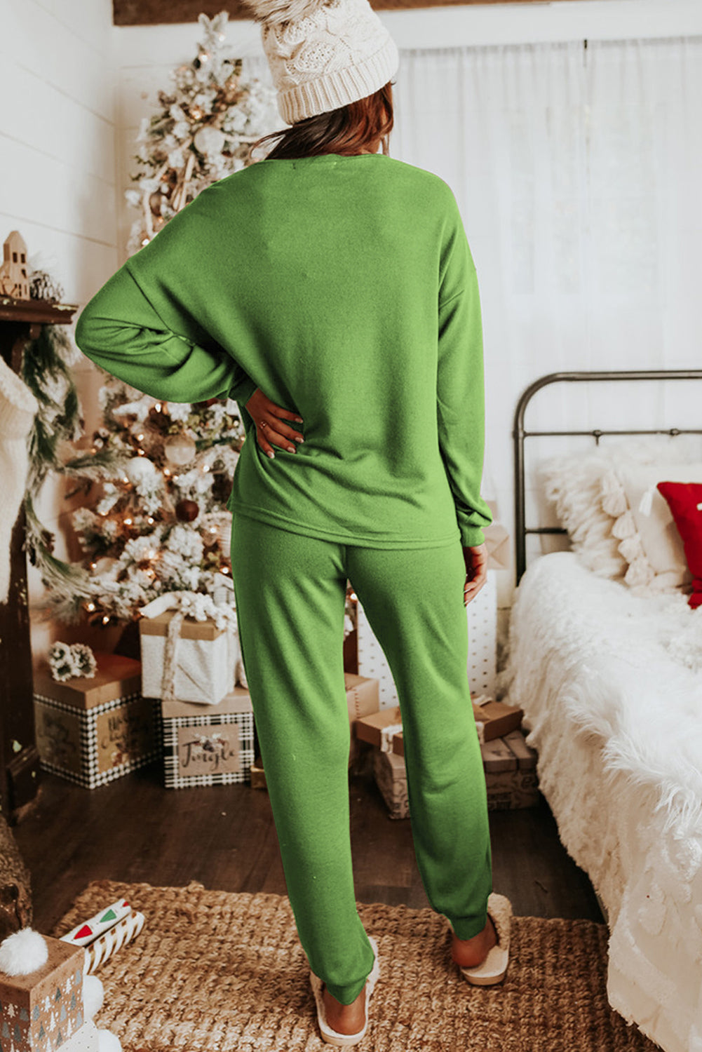 Womens  Green Long Sleeve Pullover and Jogger Pants Lounge Set