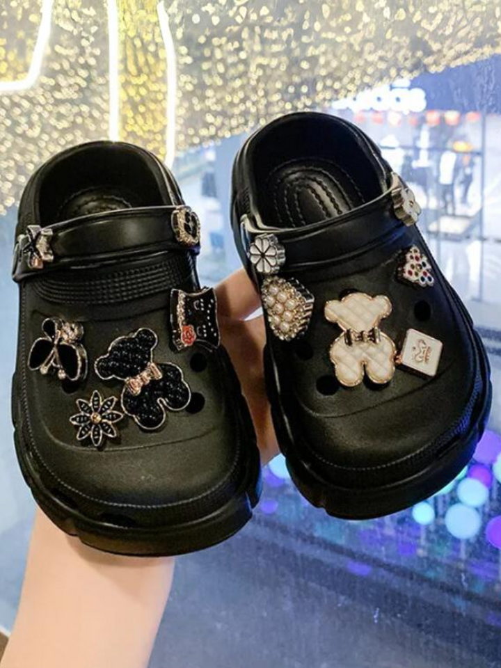 Stilvolle Schuhe mit Charm-Akzenten für Mädchen von Liv und Mia