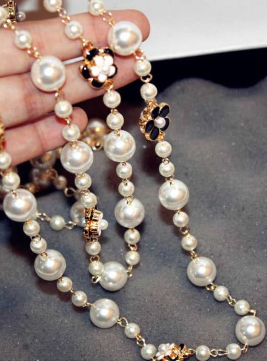 Cc pearl long necklace Chanel Gold in Pearl  28395125